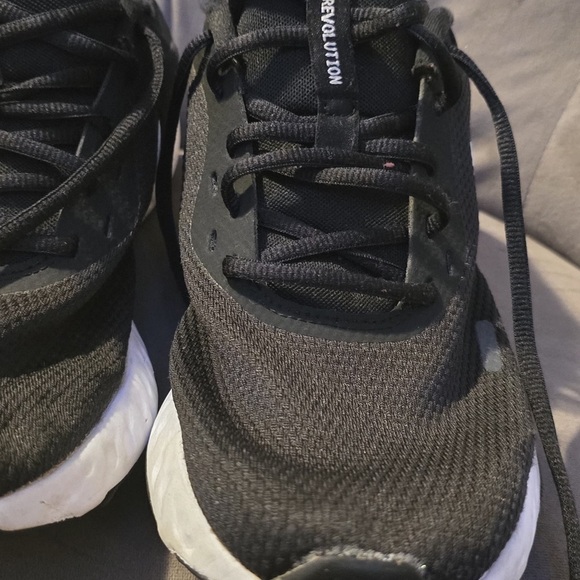 Nike Revolution Men's Black and White Athletic Shoes - Picture 3 of 16